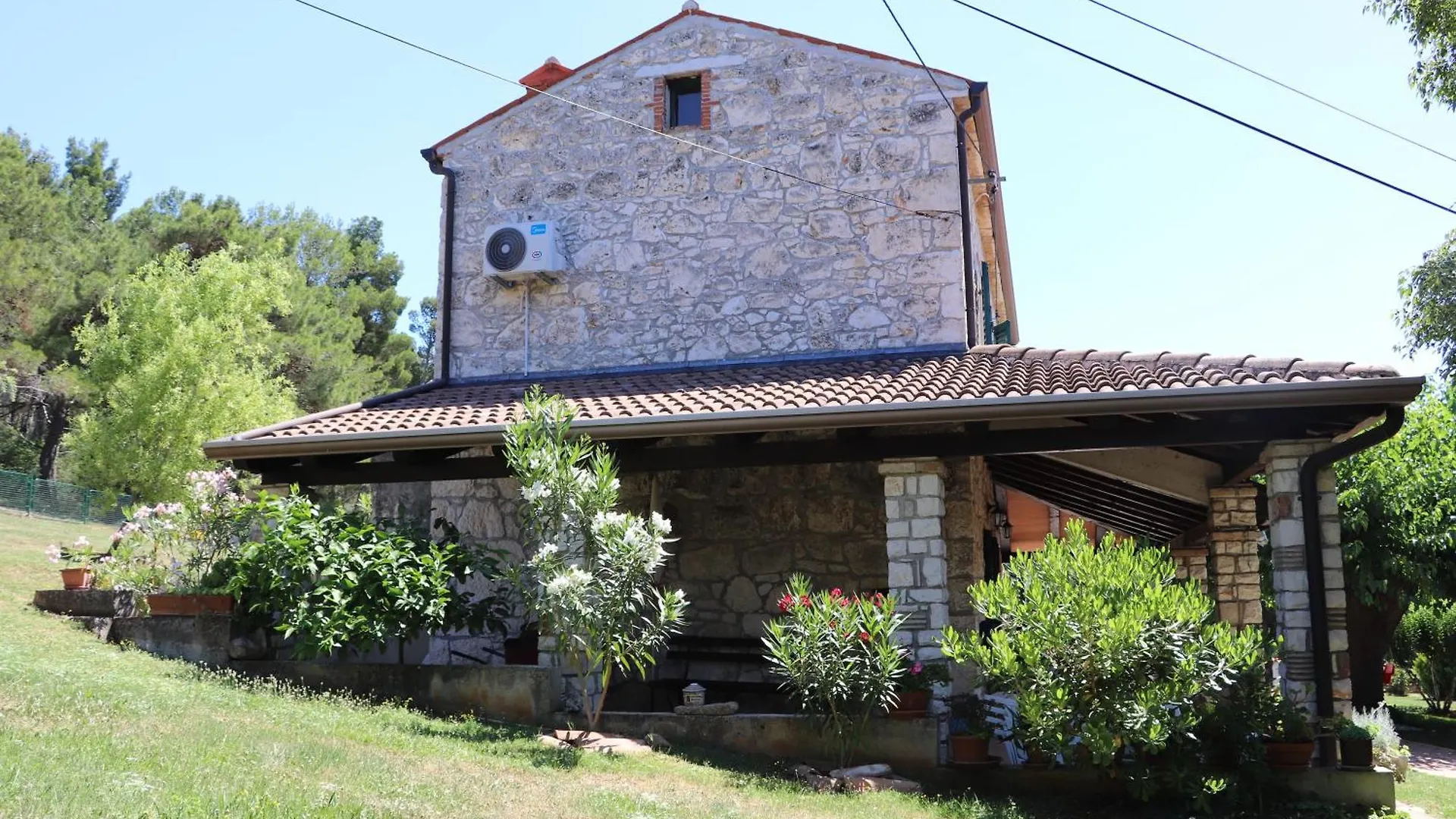 Apartment Milos Mugeba